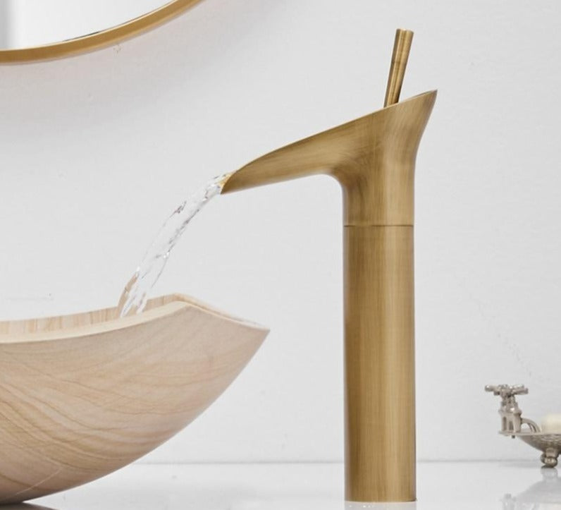 Clifton - Elegante Eingriff-Wasserfall-Badezimmerarmatur